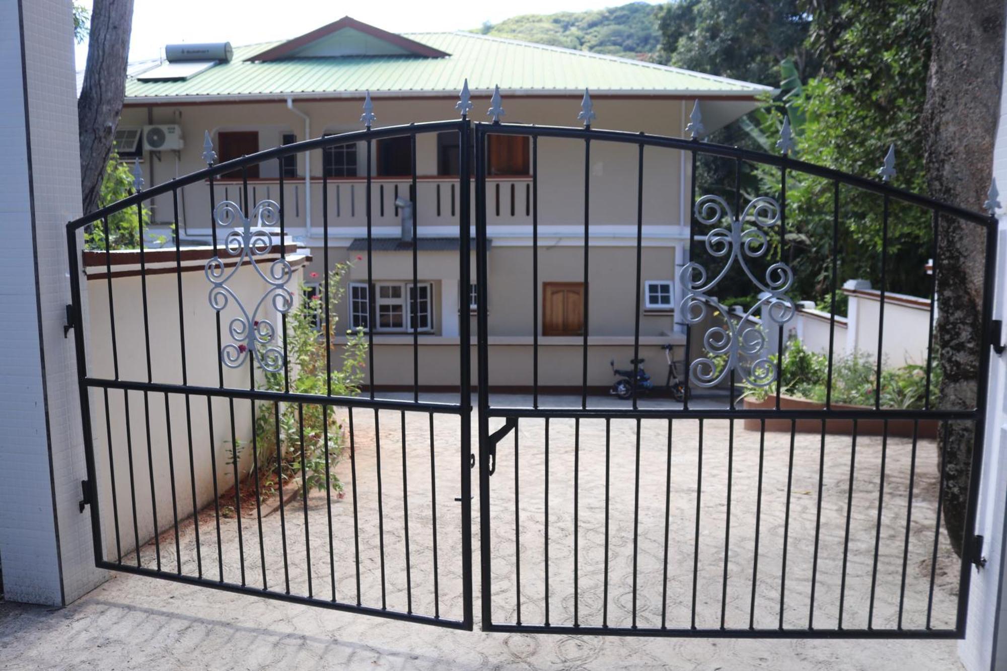 Mountain View Hotel La Digue Exterior photo